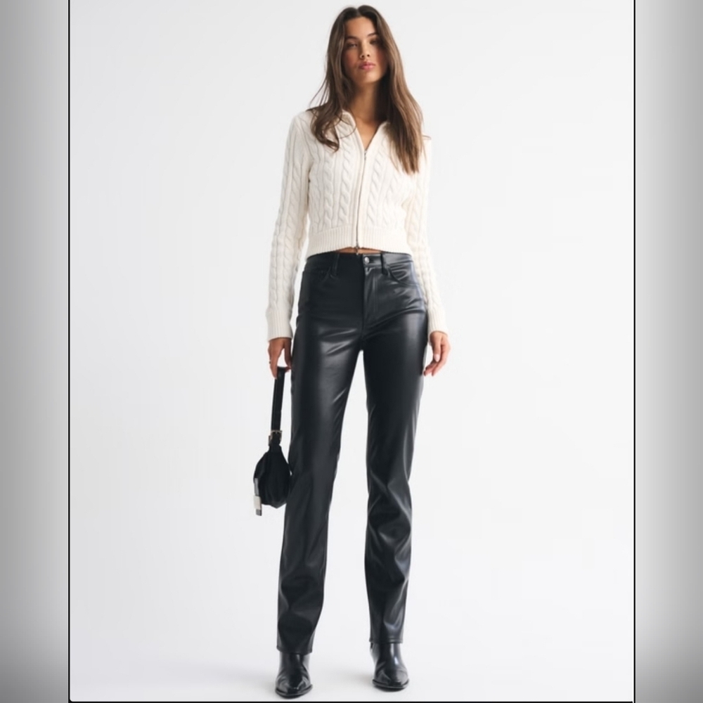 Abercrombie & Fitch The 90s Straight Ultra High Rise Vegan Leather size 34/18